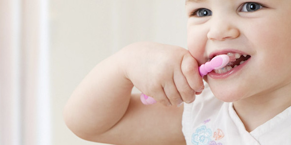 IGIENE ORALE NEI PICCOLI E NEGLI ANZIANI