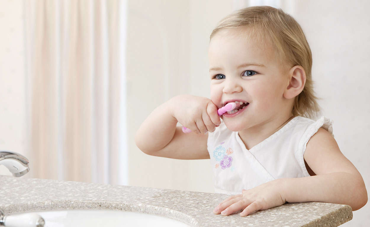 IGIENE ORALE NEI PICCOLI E NEGLI ANZIANI